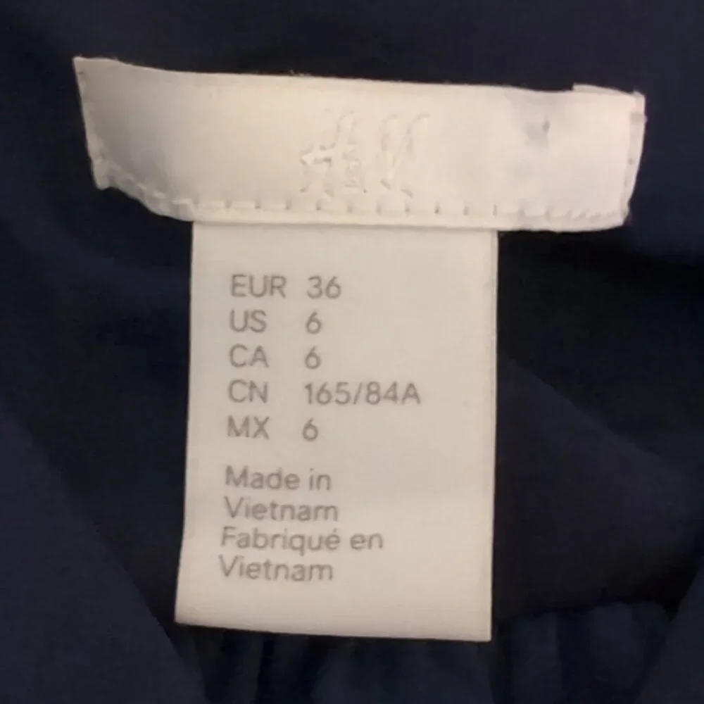 H&M Navy Vneck Top Short Sleeve Blue Satin Pleated Blouse - Picture 11 of 12